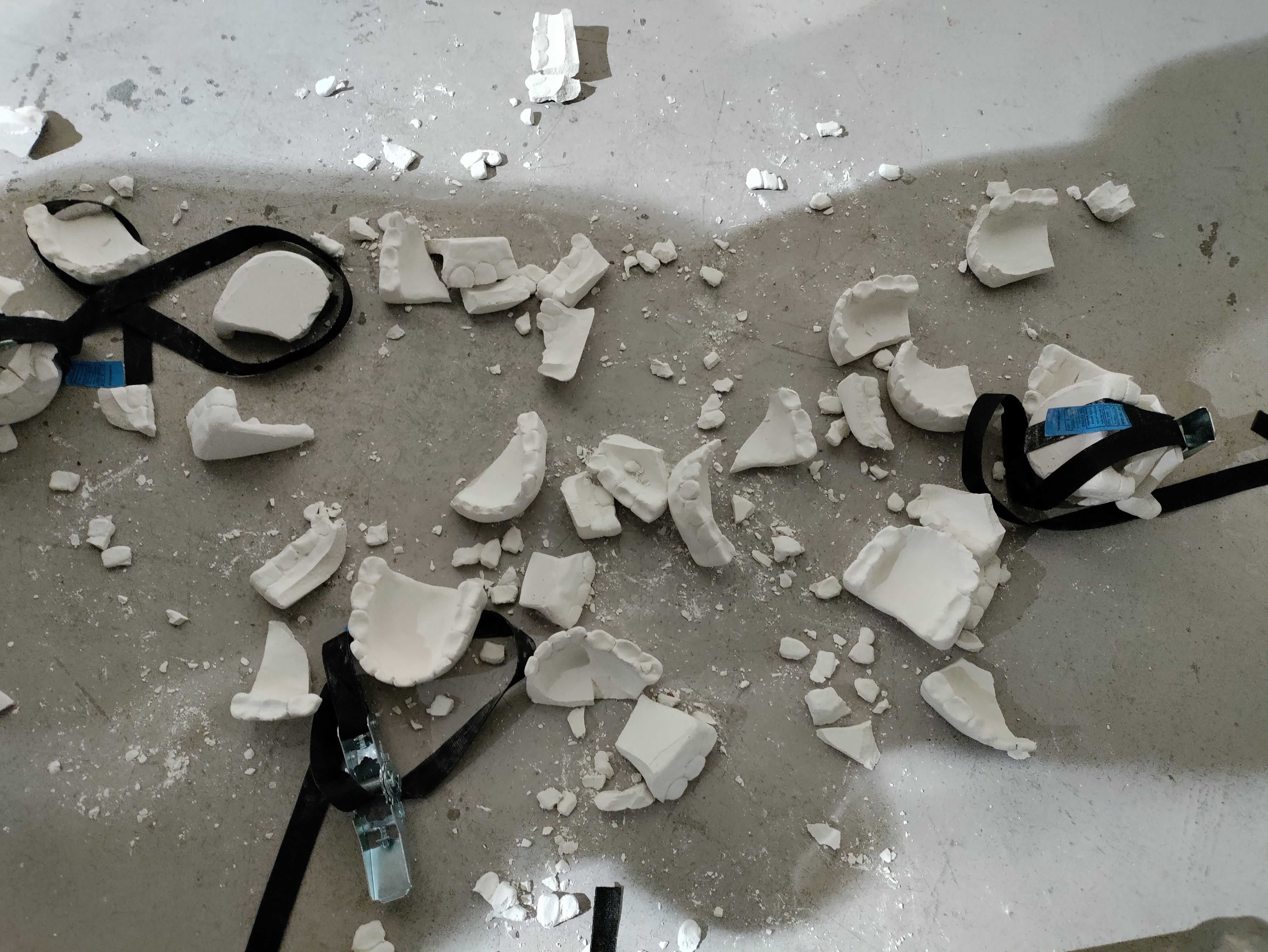 Kiezen op elkaar — broken pieces