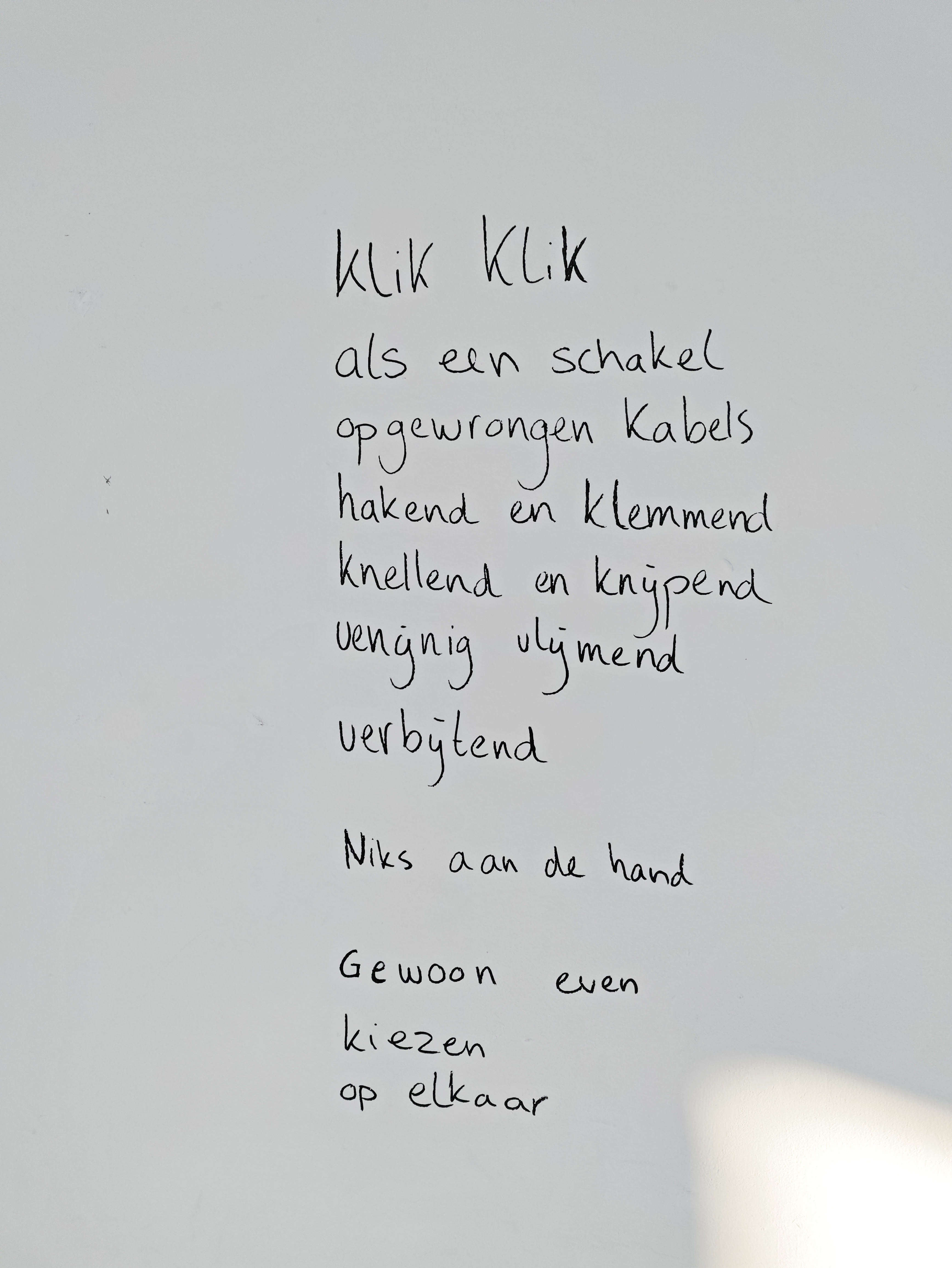 Kiezen op elkaar — wall poem detail